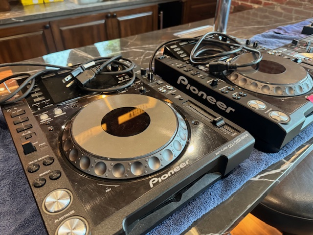 Estate Sale Electronics in Encino Hills, CA